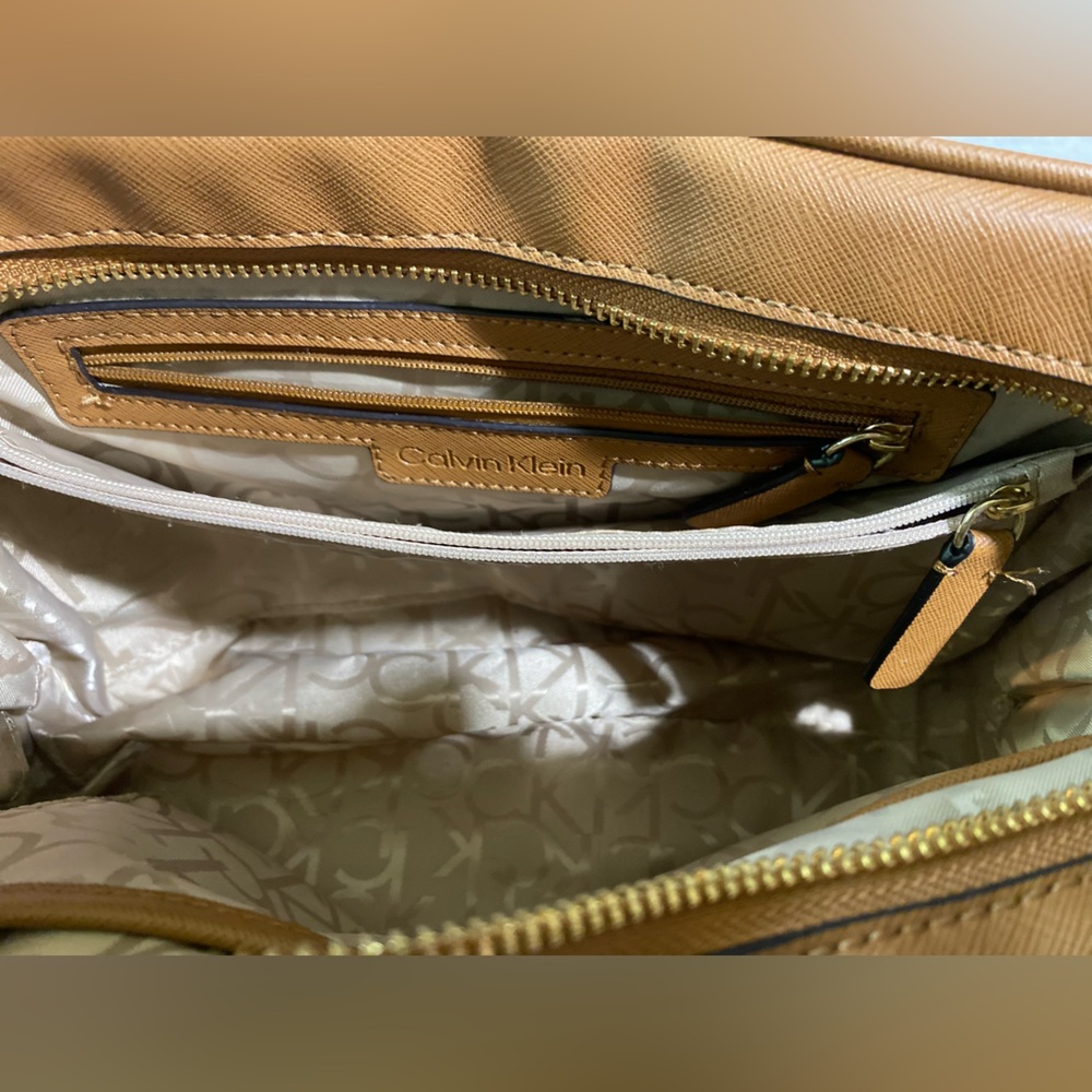 ❤️🥰❤️Calvin Klein Brown & Gold Monogram Shoulder Crossbody Purse W/ CK Charms - Picture 7 of 14